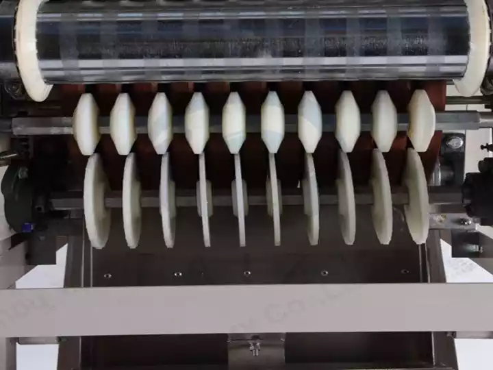 Shedding Roller