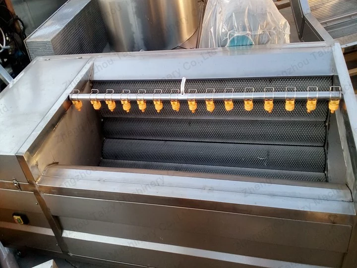 Máquina de limpeza com escovas
