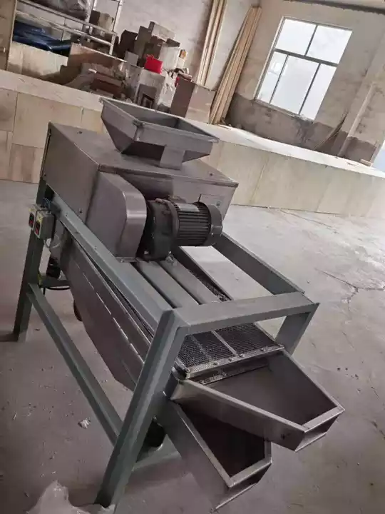 ڈبل رولر مونگ پھلی کاٹنے والی مشین