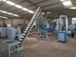 अखरोट खोलने और अलग करने का संयंत्र