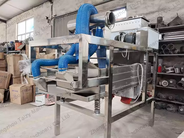 Cocoa bean peeling machine