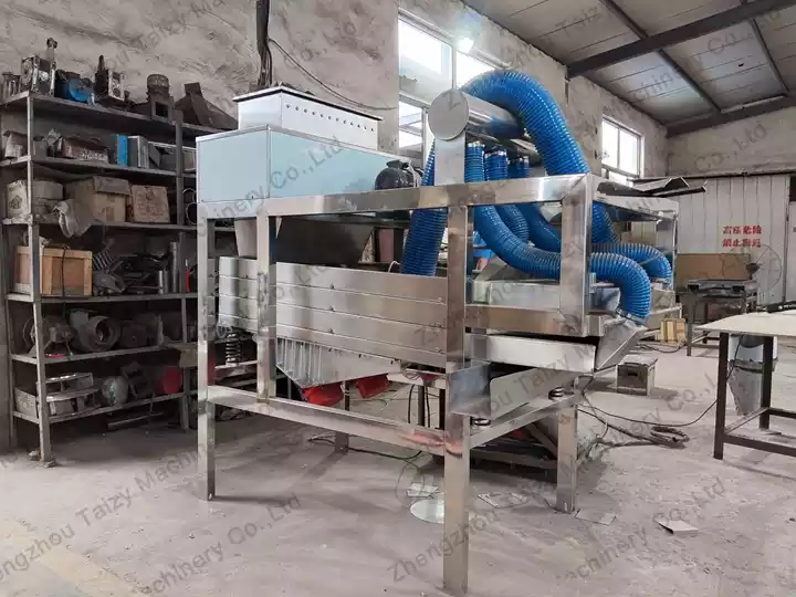 Cocoa bean shell removing machine